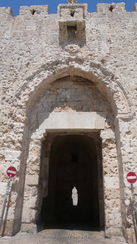 Porte de Sion  criblee d impacts de balles .JPG - Porte de Sion criblée d'impacts de balles.